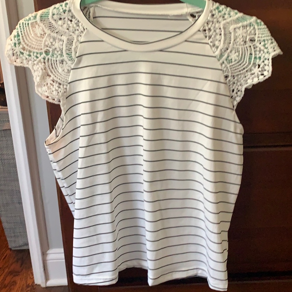 NWT SHEIN lace top-size small